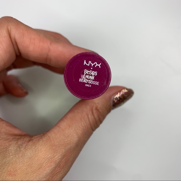 Bundle of Lip Products and Eyeliner Make-Up - Picture 2 of 8